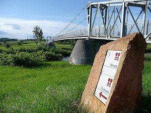 Blick auf die Schaukelbrücke Sörnzig